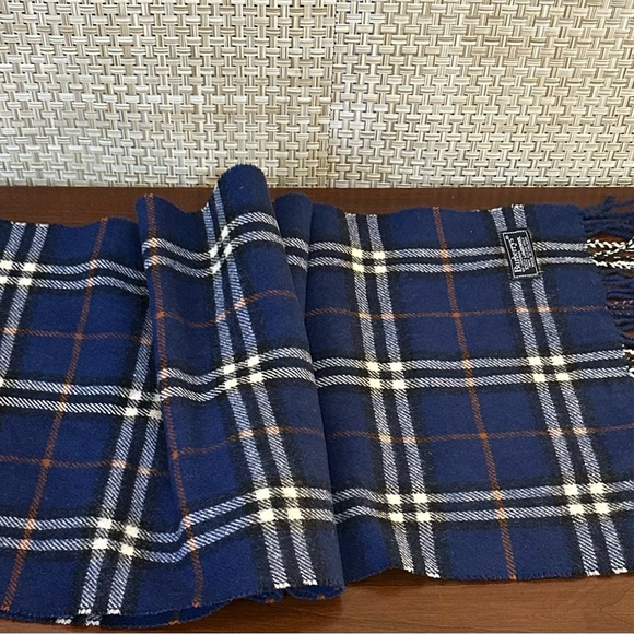 🌟HP🌟VTG 1980s Burberrys Lambswool Navy Blue Nova Check Plaid Scarf Unisex - Picture 4 of 8
